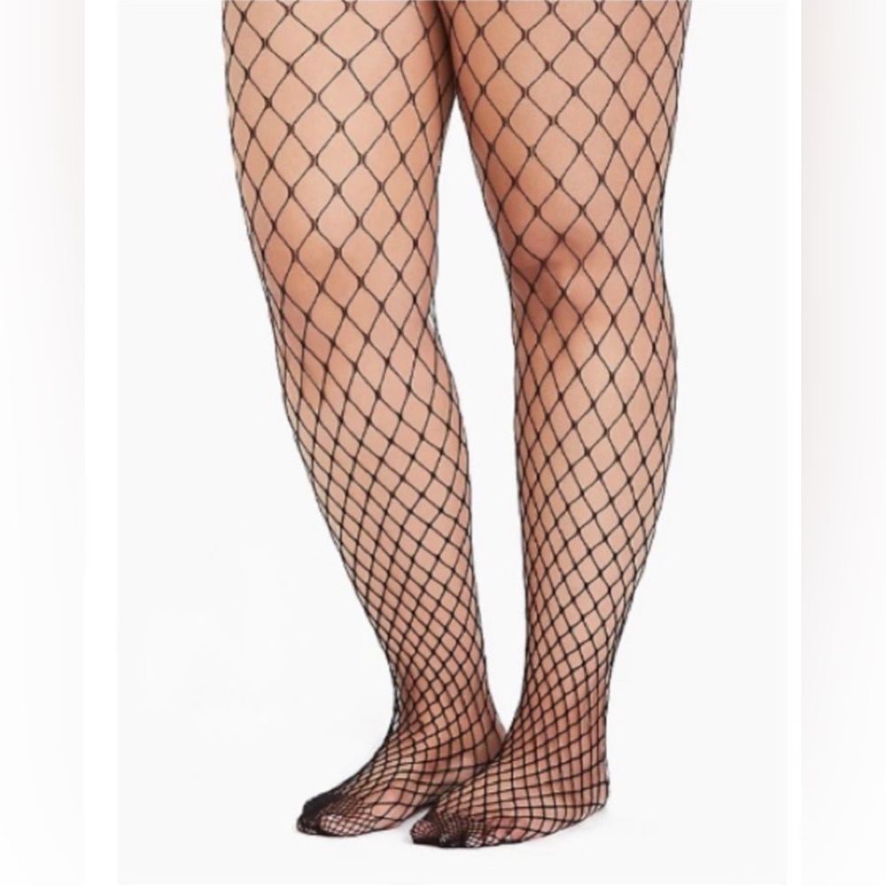 Torrid BNWT Black Thick Weave Fishnet Tights
